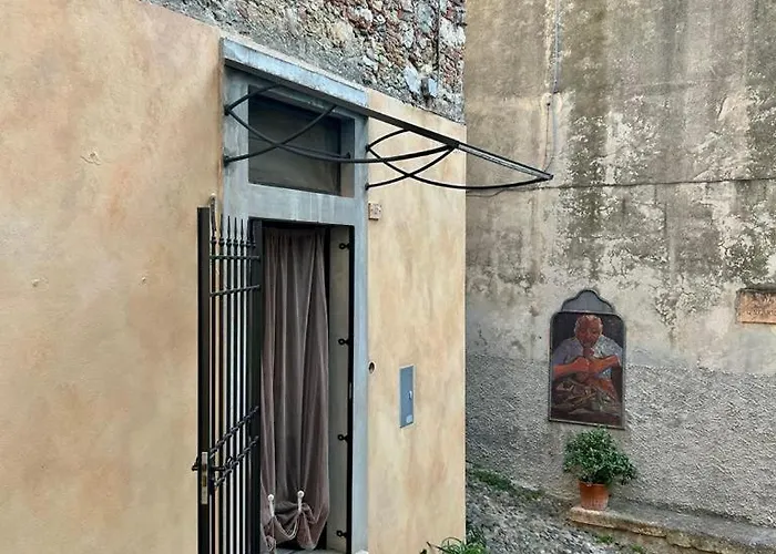 Hostdomus - Perla Nel Borgo * בורג'ו ורצי